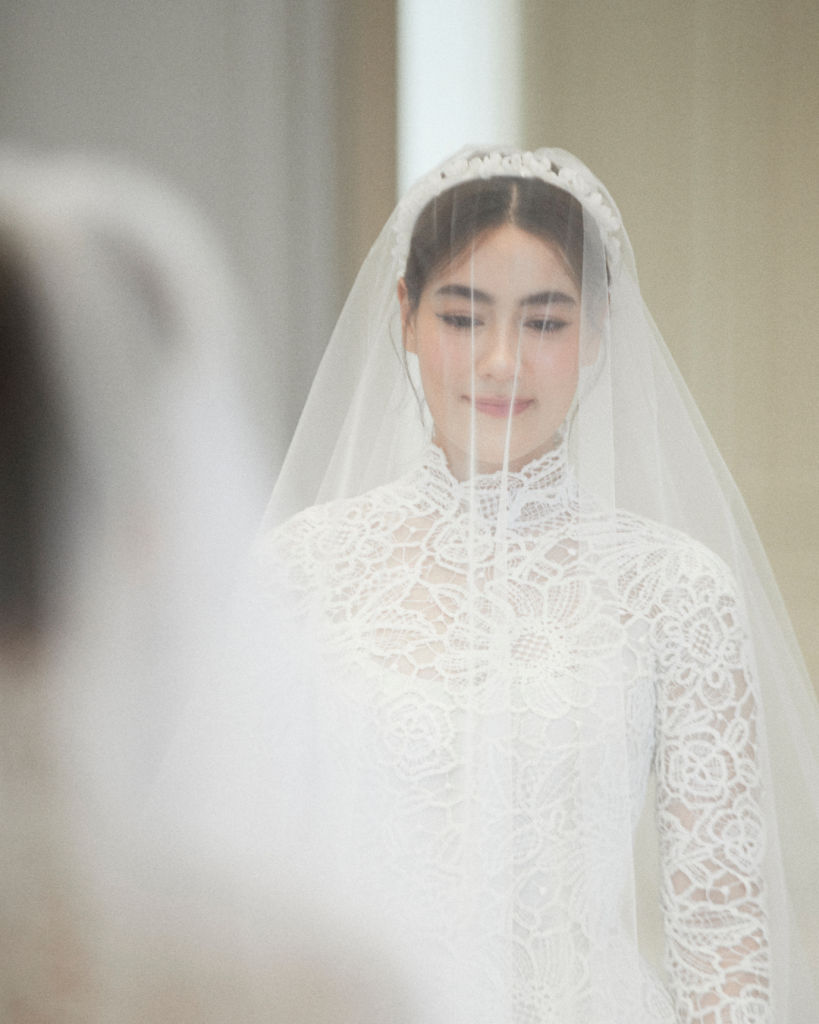 ส่องดีเทลชุดแต่งงาน คิมเบอร์ลี่ สวยหรูสมฐานะเฮาส์แอมบาสเดอร์ Dior
