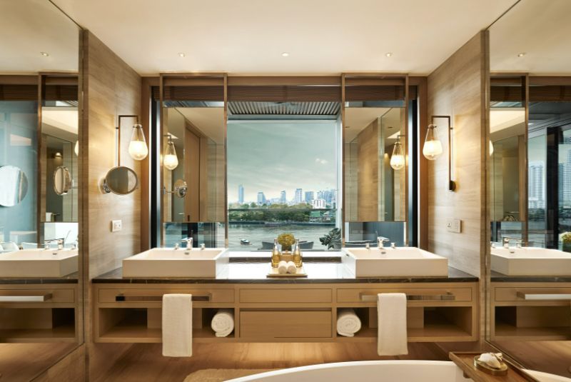 Capella Bangkok (อันดับ 11 นอกจากนี้ยังได้รางวัล Best New Hotel Award)