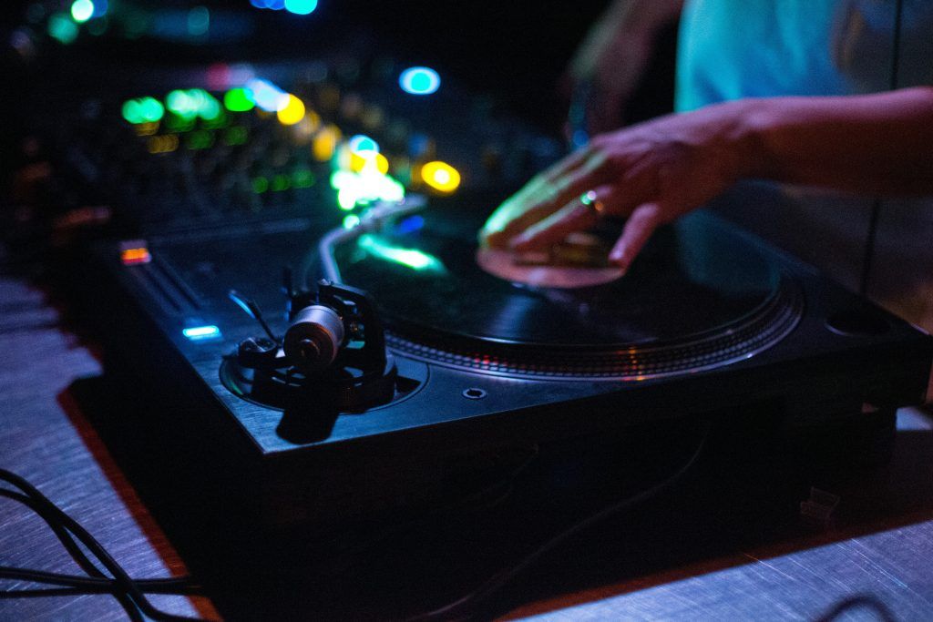 EDM / House / Electro music ต่างกันอย่างไร ใครฟังแบบไหนดี