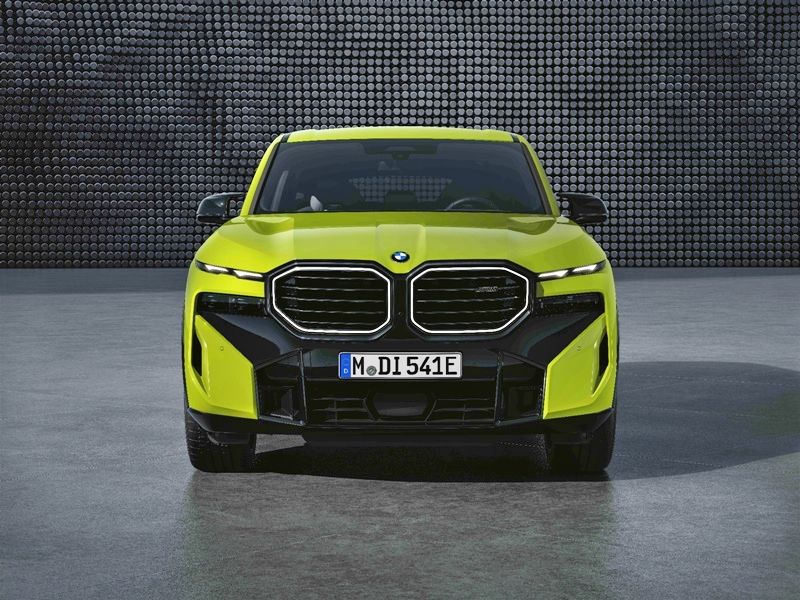 BMW XM 50e รถ SAV ปลั๊กอินไฮบริดทรงพลังรุ่นล่าสุดในตระกูล XM