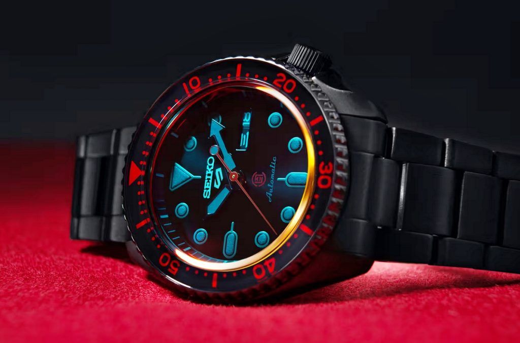 Seiko 5 Sports Watch x The CLOT นาฬิกาที่มีเลขวันเป็นภาษาจีนและอังกฤษ