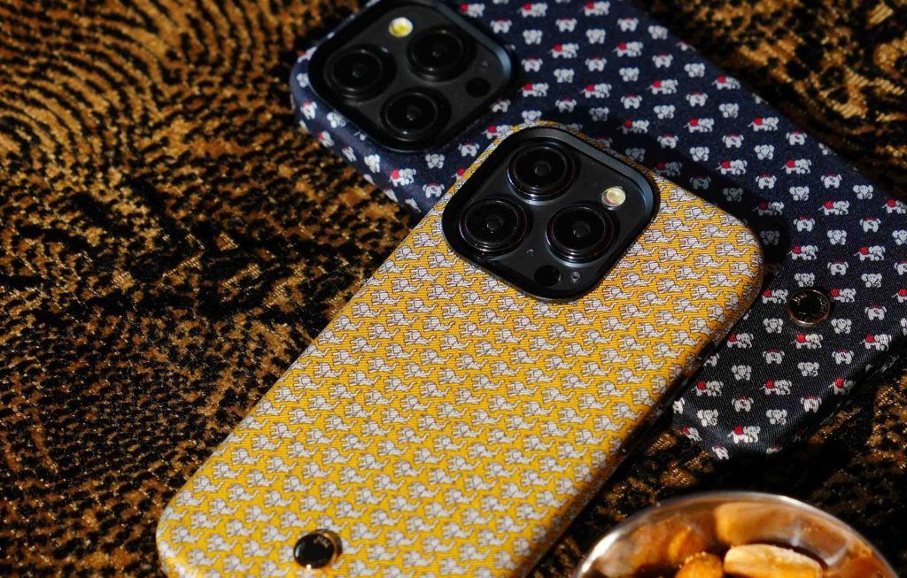 งานคอแลบฯ เคสไอโฟนครั้งแรก ระหว่าง Jim Thompson และ Revested Milano ด้วยผ้าไหมอัพไซเคิล