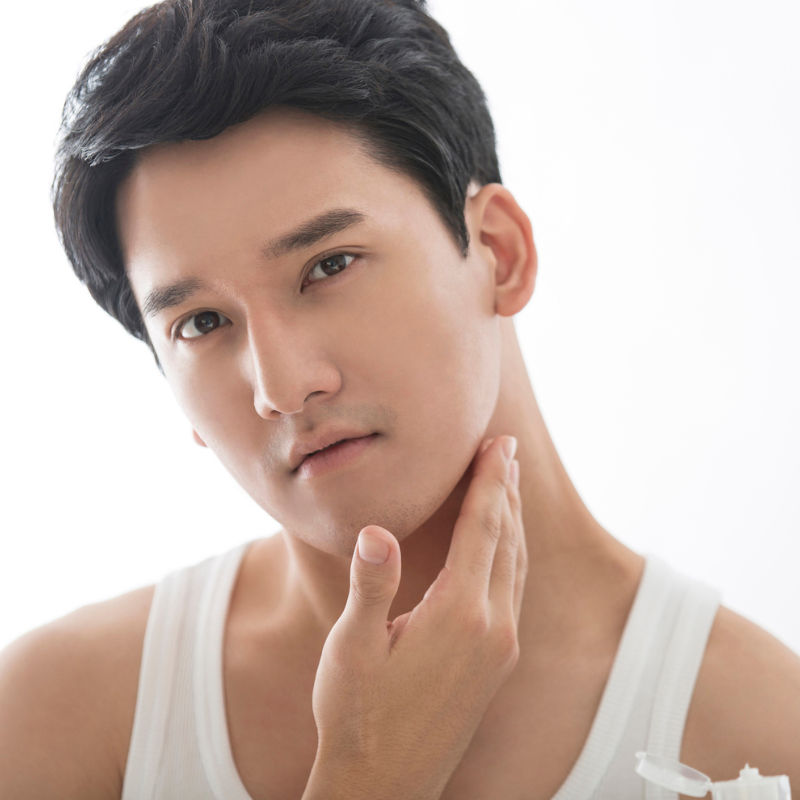 5 วิธีดูแลผิวมันผู้ชาย ทางรอดเพื่อใบหน้าใสละมุนของหนุ่มๆ ช่วงหน้าร้อนระอุ