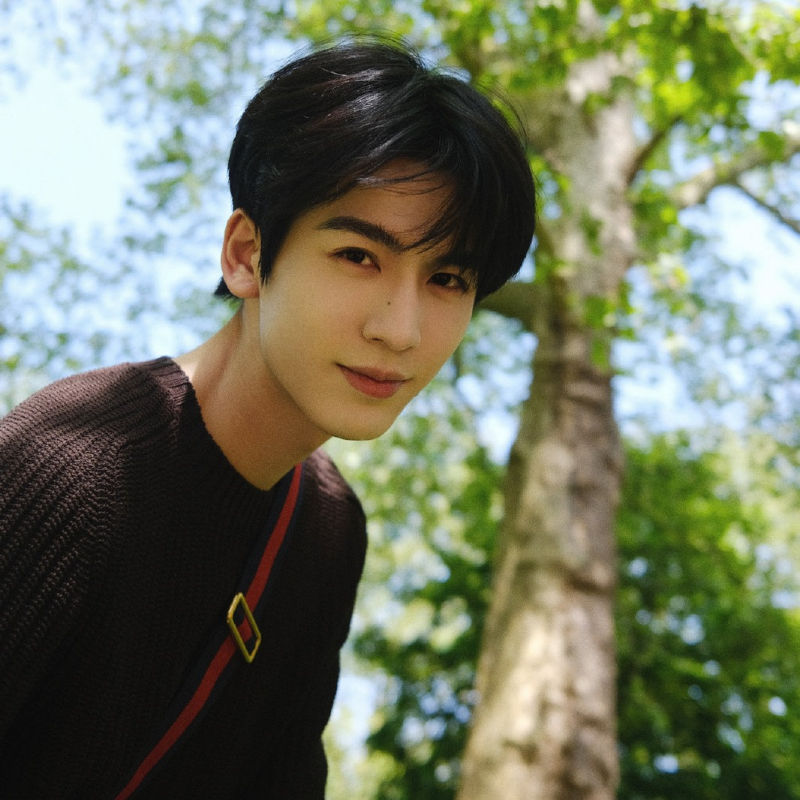 ส่องประวัติและผลงาน จางหลิงเฮ่อ (Zhang LingHe) นักแสดงหนุ่มหล่อชาวจีน เบ้าหน้าฟ้าประทาน
