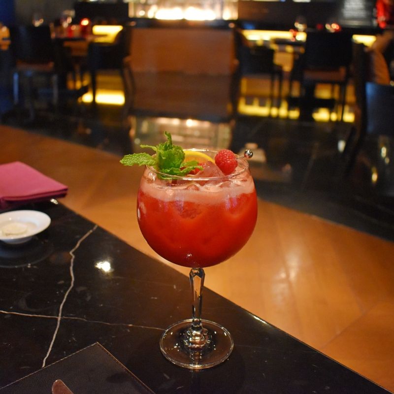 รีวิวจัดเต็ม! สเต๊กเฮ้าส์สุดหรู โรแมนติกสุดใจ ต้องยกให้ The District Grill Room & Bar