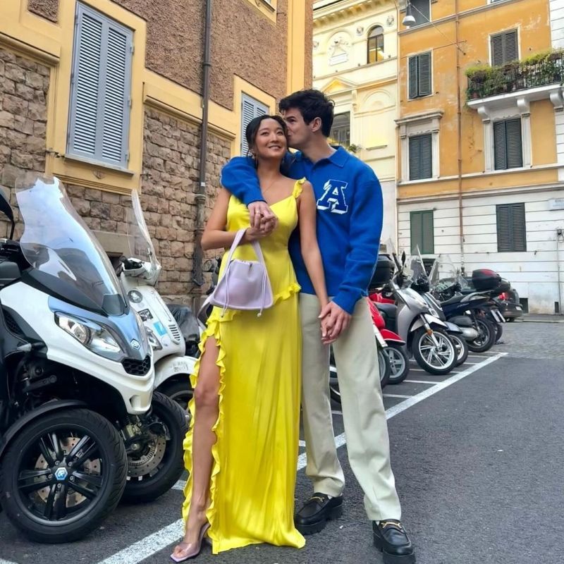 เปิดสไตล์แฟชั่นวันสบาย ๆ ของ Ashley Park เพื่อนสาวสุดแซ่บใน Emily in Paris