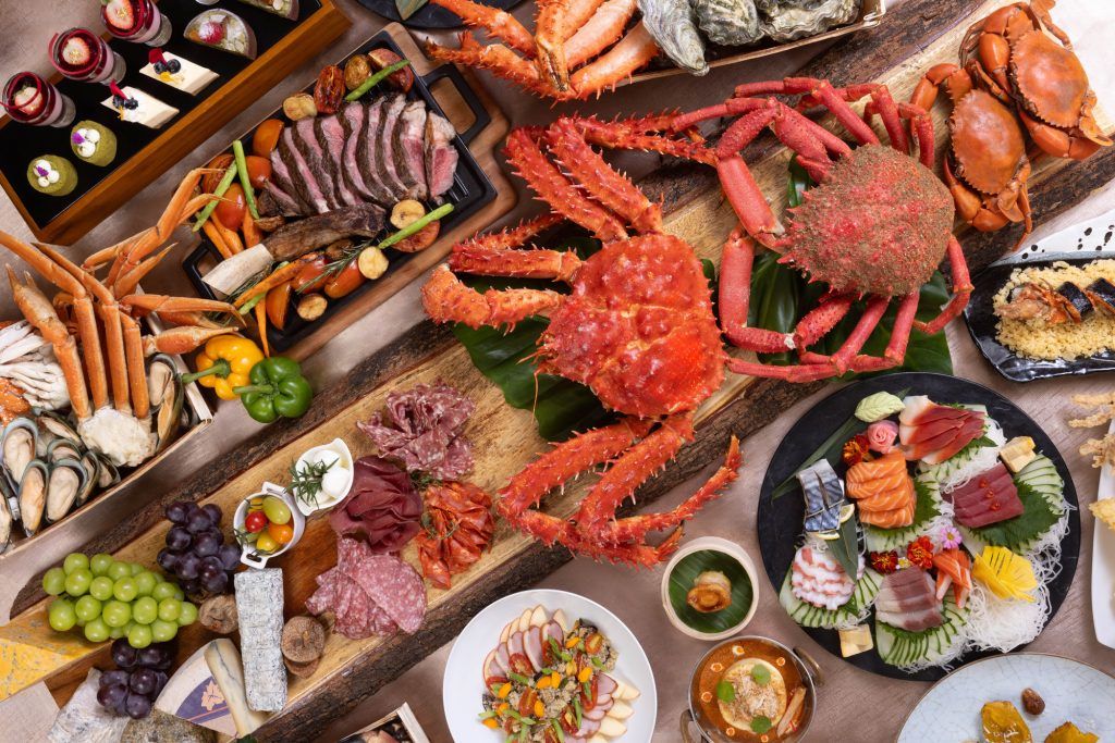 เอาใจสายกินปูกับบุฟเฟ่ต์มื้อสายวันอาทิตย์ที่ห้องอาหาร Espresso โรงแรม InterContinental Bangkok